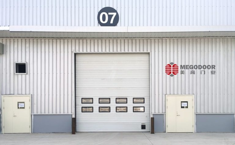 密封效果好的工業廠房電動門推薦：美高門業的解決方案縮略圖